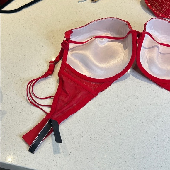 Victoria’s Secret Very Sexy Push Up Bra Red Lace size 36DDD - Picture 4 of 10